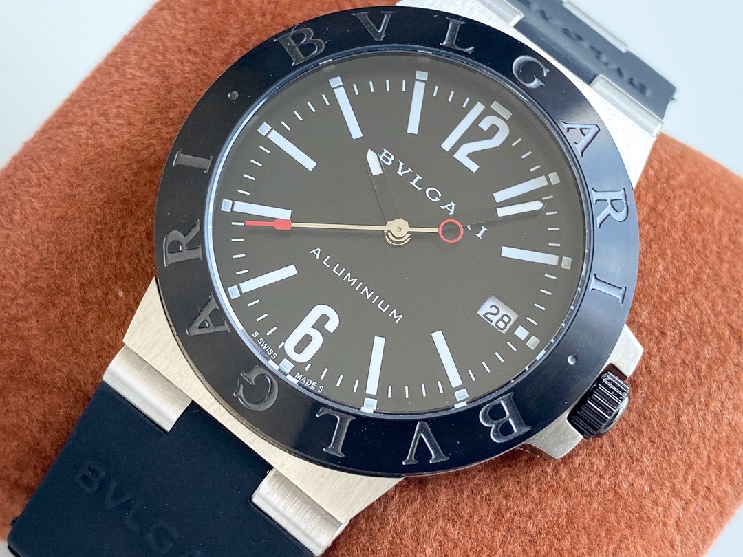 Bvlgari 宝格丽ALU M INIU M腕表系列