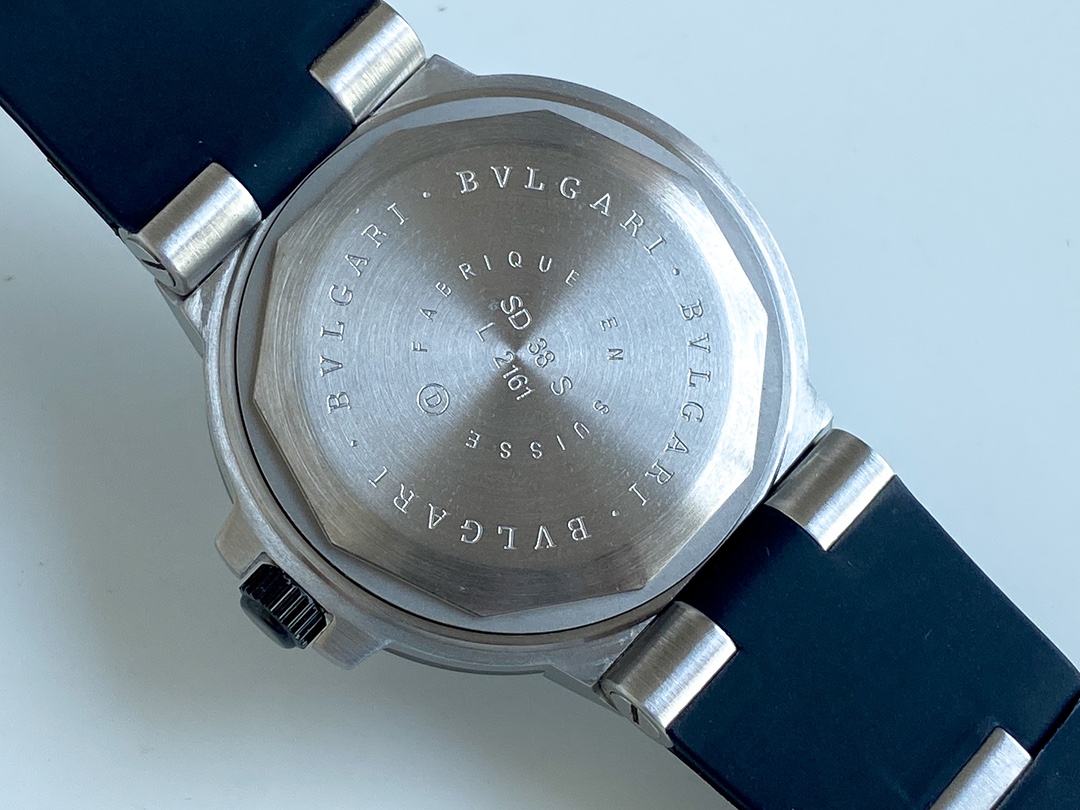 Bvlgari 宝格丽ALU M INIU M腕表系列