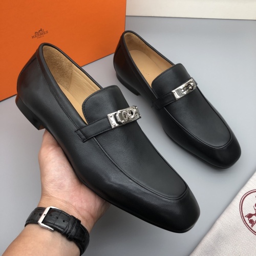 Elegante Hermès Leren Loafers met Kelly Gesp - Zwart, Maat 38-45 1 Elegante Hermès Leren Loafers met Kelly Gesp - Zwart, Maat 38-45