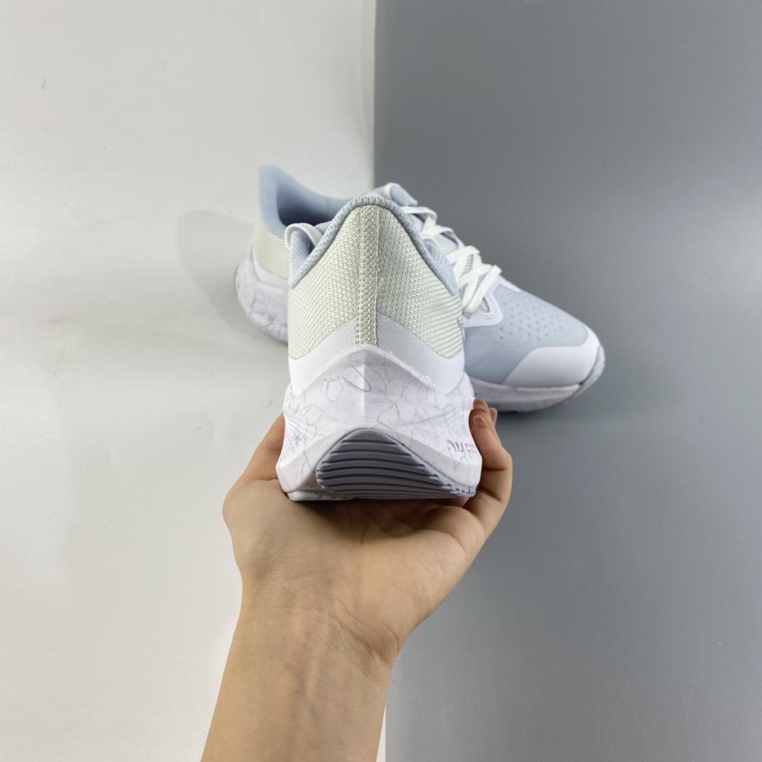 P180 Nike Zoom Winflo 8 登月新款运动休闲缓震跑步鞋 CW3421-102