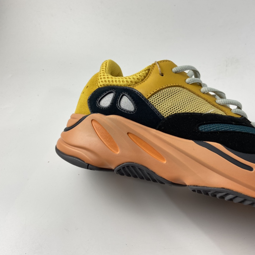 P400  AD Yeezy Boost 700 V2  椰子复古爆米花中底姥爷慢跑鞋 GZ6984