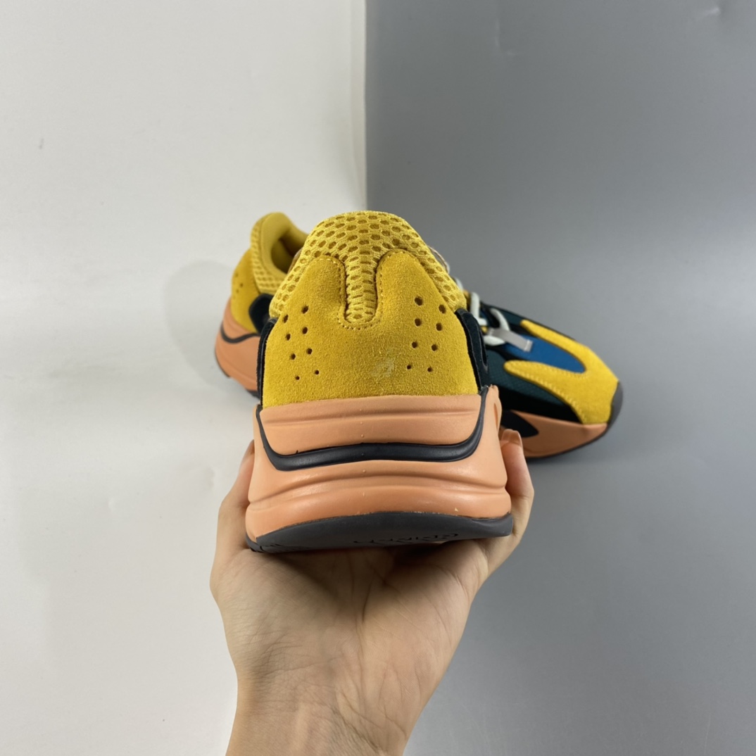 P400  AD Yeezy Boost 700 V2  椰子复古爆米花中底姥爷慢跑鞋 GZ6984