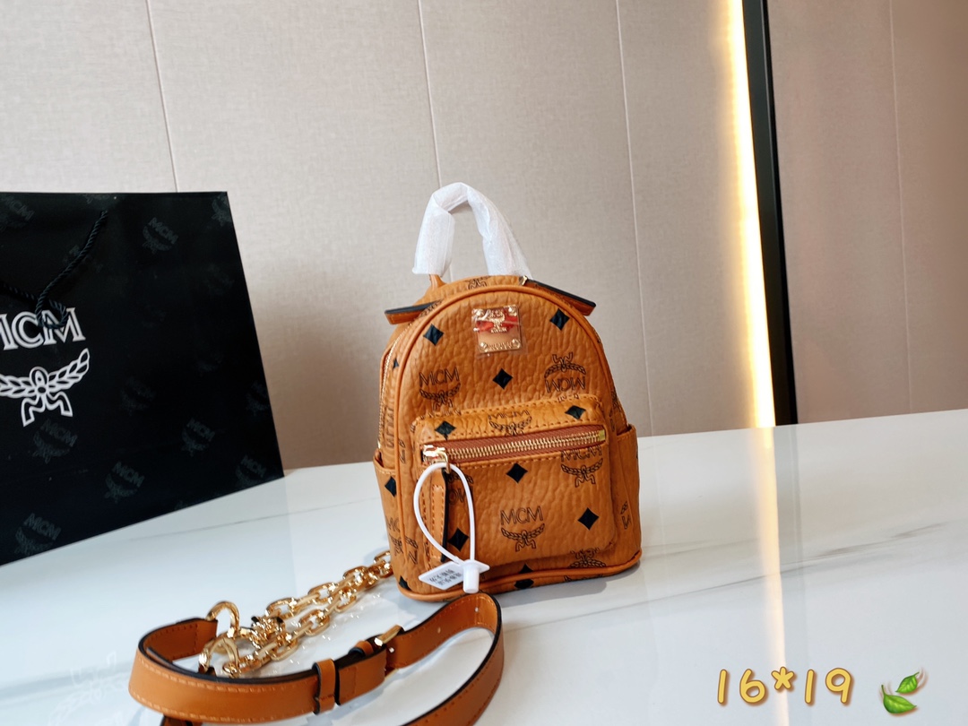 MCM Ss20 Mini Nano 可爱到爆炸 青岛原厂，可单肩，斜挎，手提，大小非常合适，金属Logo牌挂件，全方位对花，配上精致厚重的五金及日本玉米芽ykk拉链，原版内里，尺寸：16*19