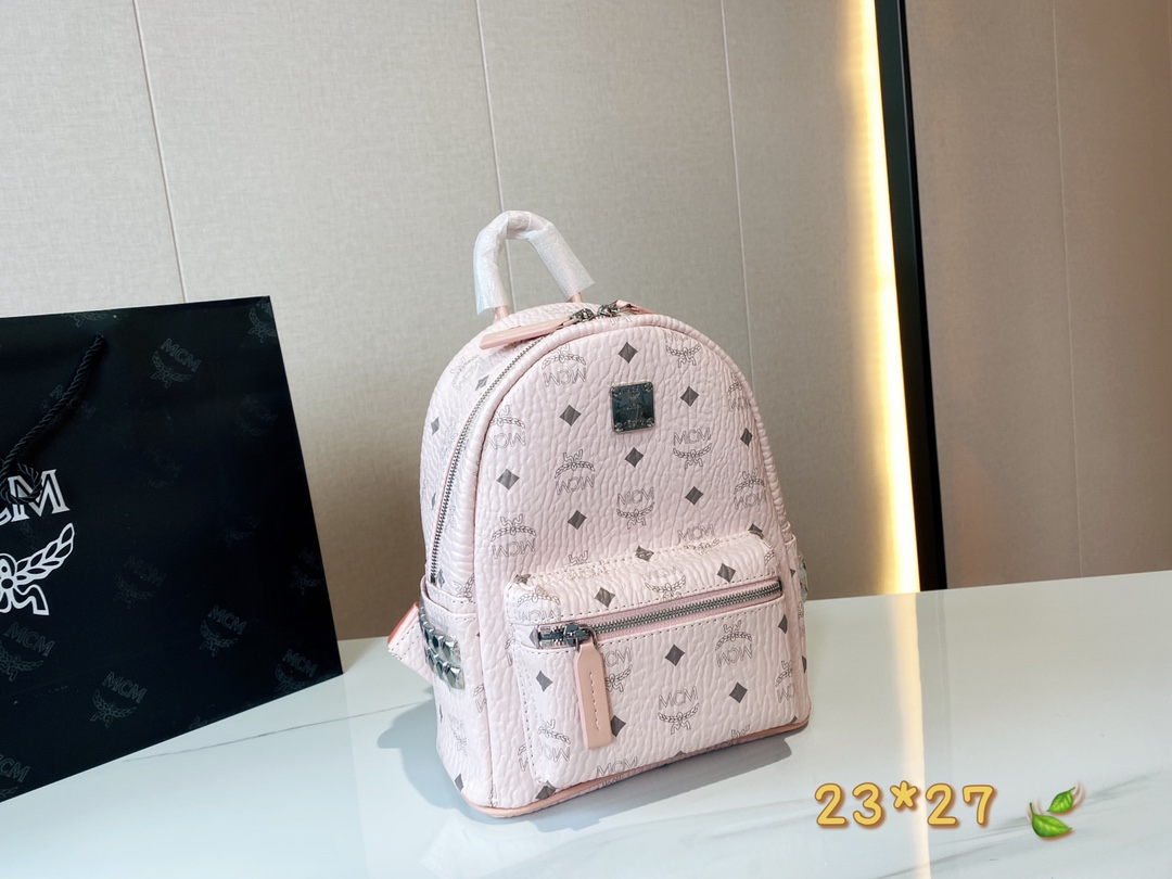 官网同步 全网独家 实拍 超级nice 超级有范儿的M家双肩包火爆来袭 超级推荐这一只 巨能装 出游或是出街必备款哦 五金全部有 logo哦 男女通用款出行必入潮品 这只上图必留必买噢 专柜同步上市 m家粉丝更不用多说喜欢mcm的宝宝们~必须拿 青岛代工 原单狠货出入专柜无压力满满好口碑超高性价比23*27″},”isShowStock”:false,”subimgsSrc”:,”negativeStock”:true,”old_time”:”8月前