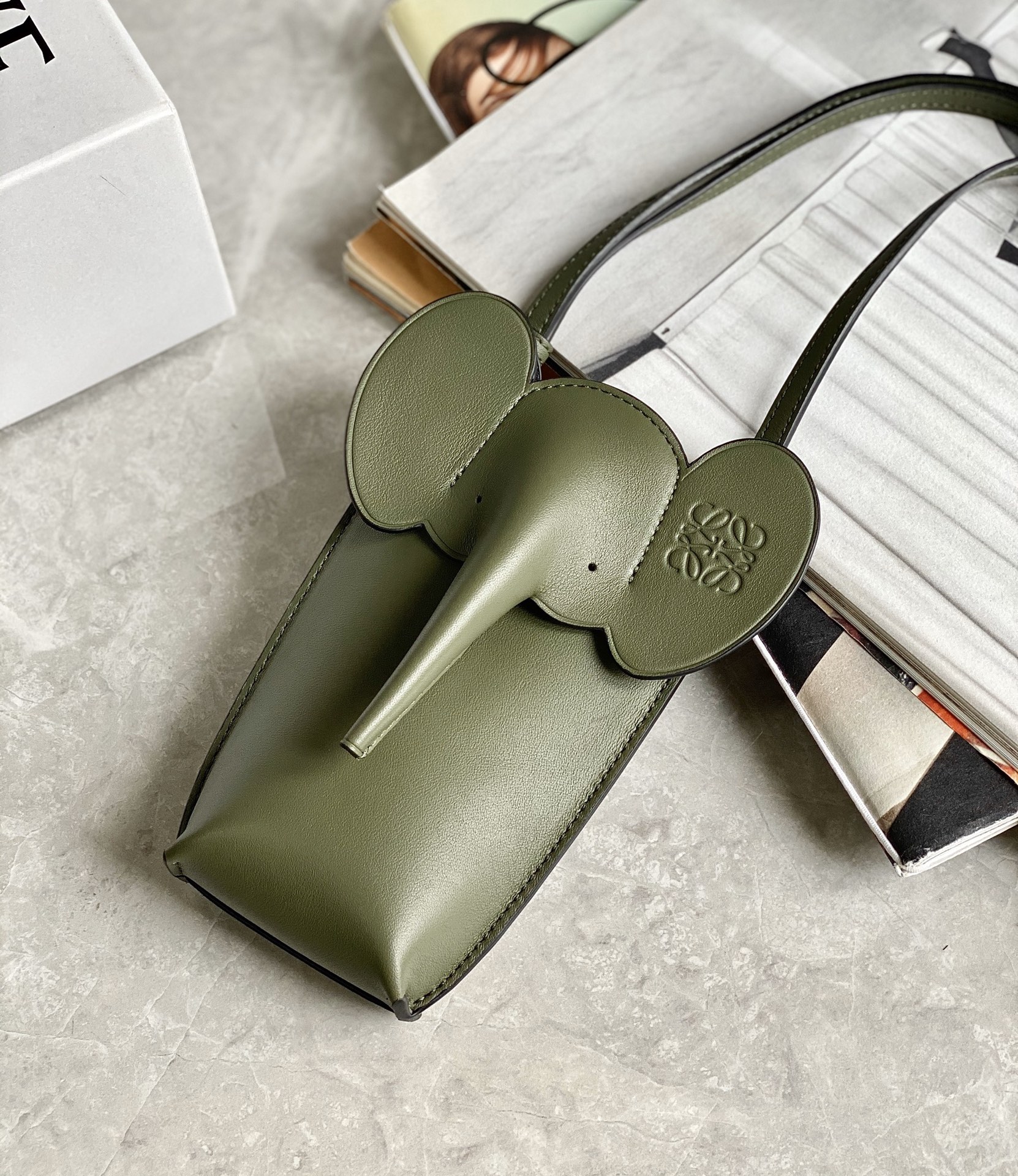 Loewe罗意威 小象手机包 0557墨绿色