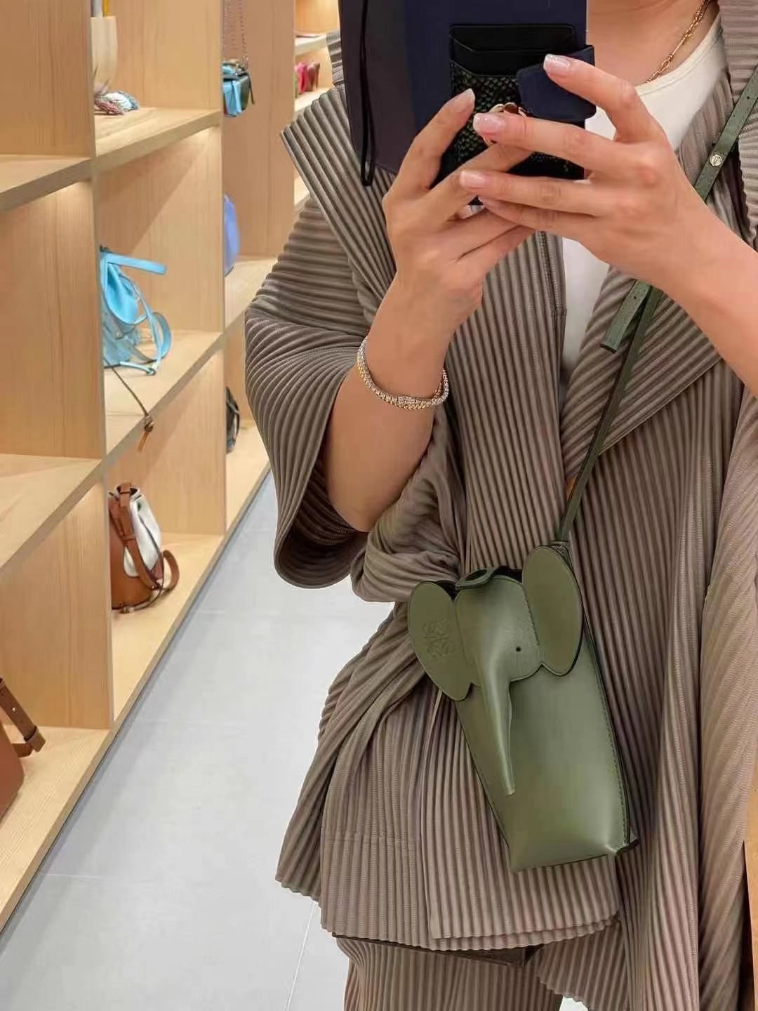 Loewe罗意威 小象手机包 0557墨绿色