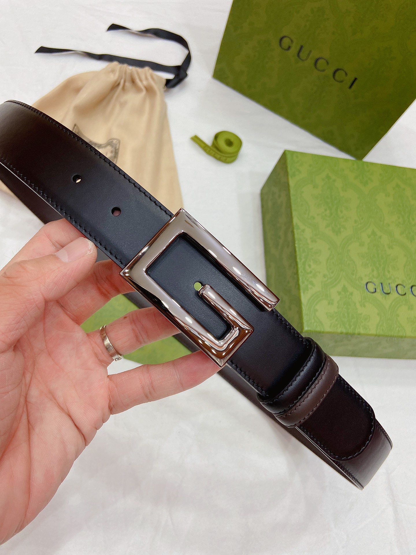 GUCCI黑色皮革反面为棕色皮革钯金
