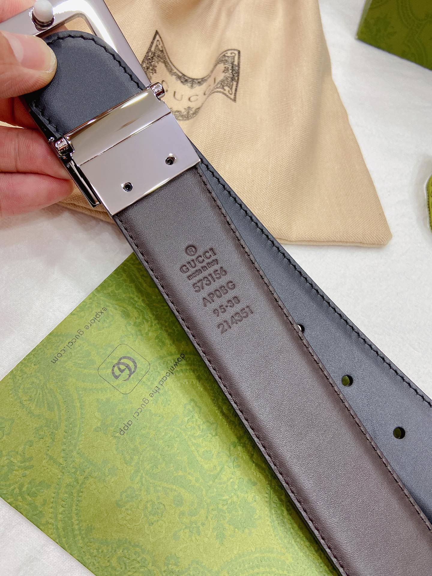 GUCCI黑色皮革反面为棕色皮革钯金