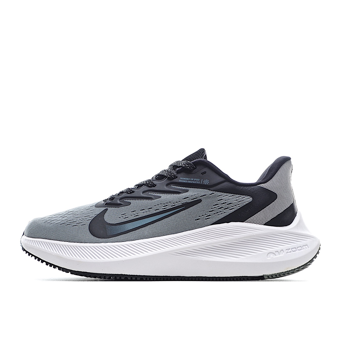 G0 Nike Air Zoom Winflo W7代 网面透气 训练跑步鞋 采用了后掌气垫（Air-Zoom的设计，升级中底为Cushlon ST，材质上更显得轻盈透气，耐磨性提高同时也使运动鞋在穿着的时候灵活度也得以提升。