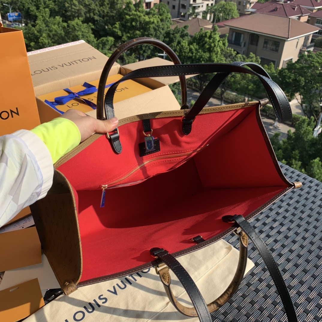 🌼 m45320大号 尺寸41-34-19㎝ ONTHEGO 系列自上新以来就一直是驴牌最畅销的款，咱家