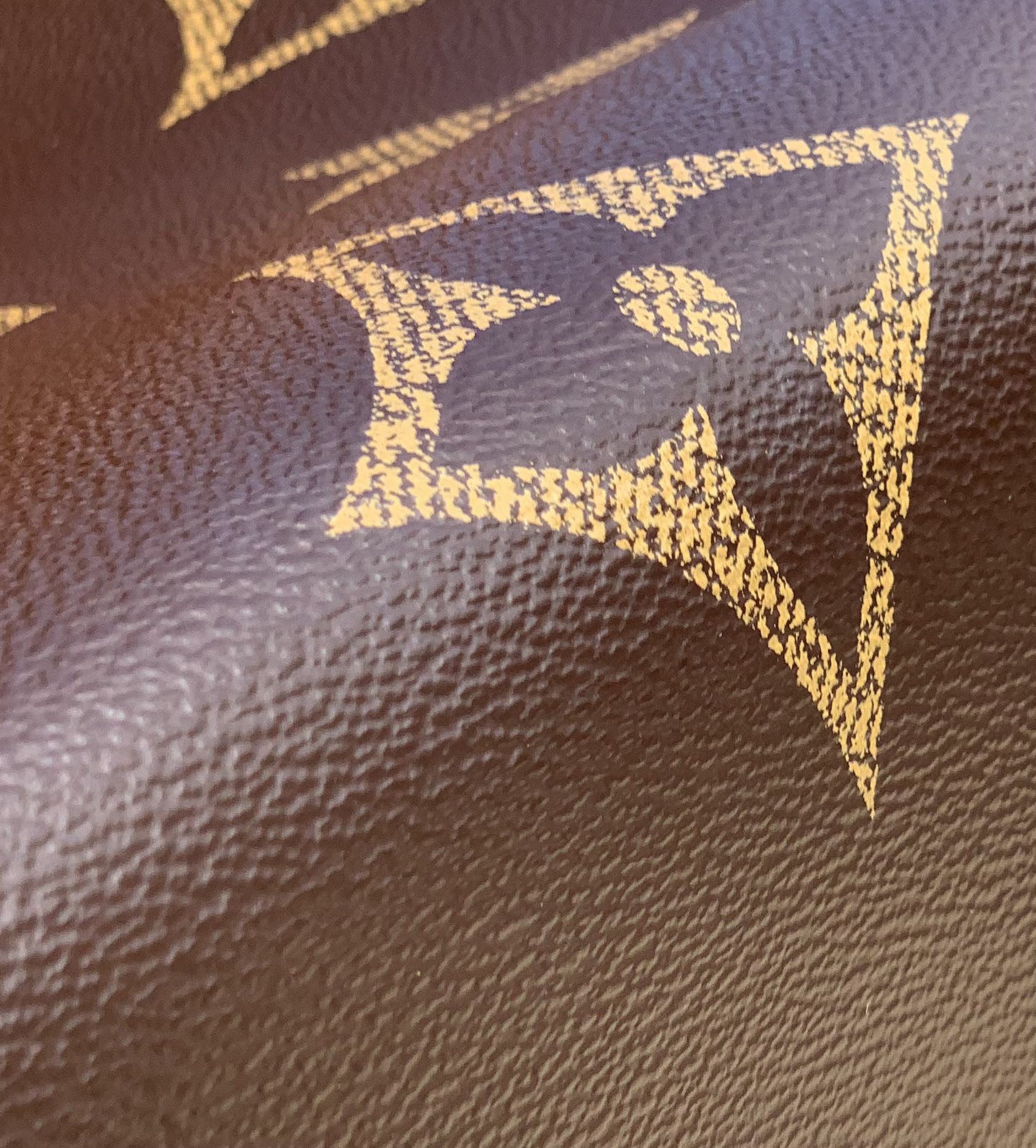 🌼 m45320大号 尺寸41-34-19㎝ ONTHEGO 系列自上新以来就一直是驴牌最畅销的款，咱家