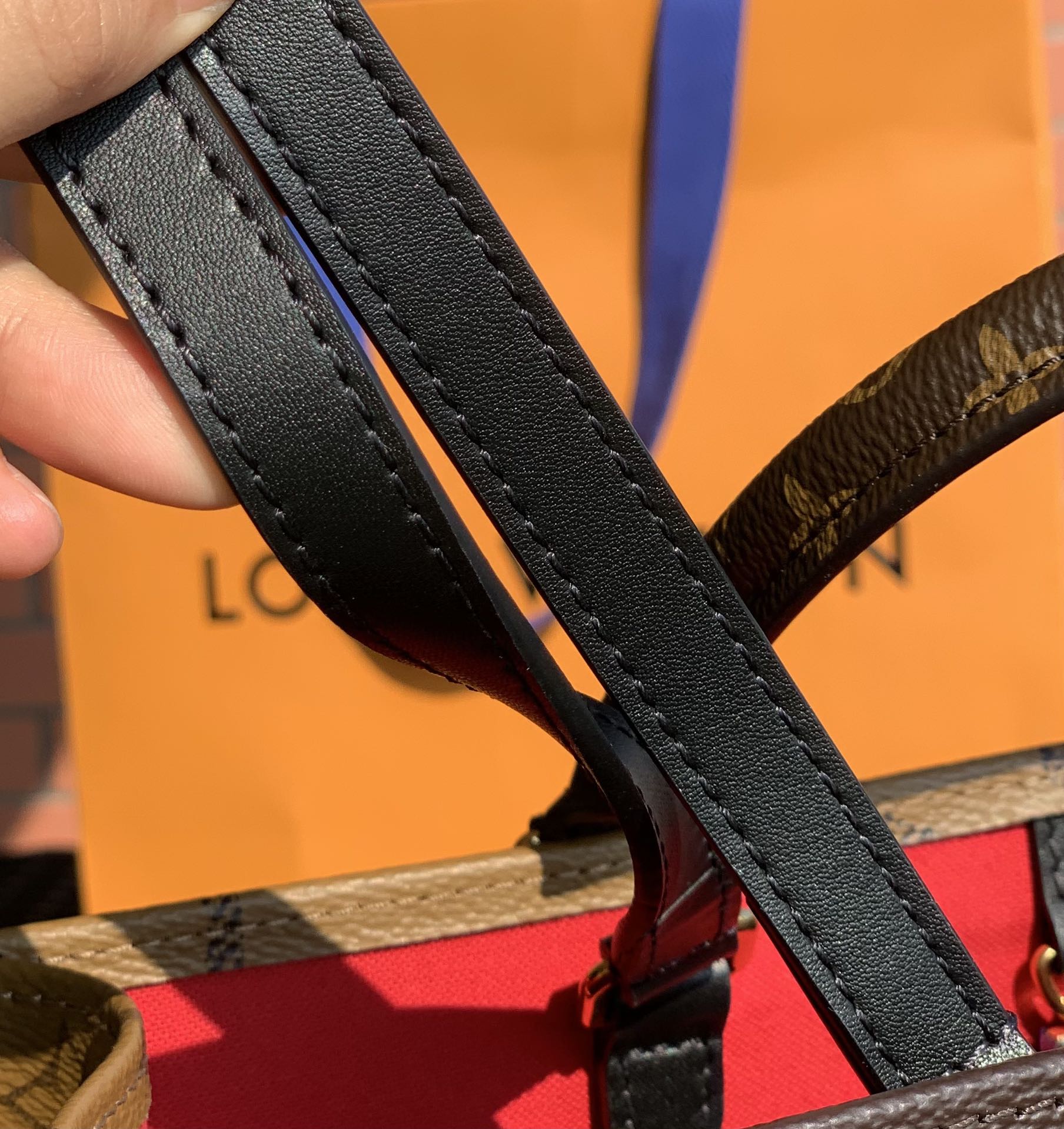 🌼 m45321中号尺寸34*26*13㎝ 爆款力荐！正宗国外渠道Onthego 小号皮肩带手袋，官网称