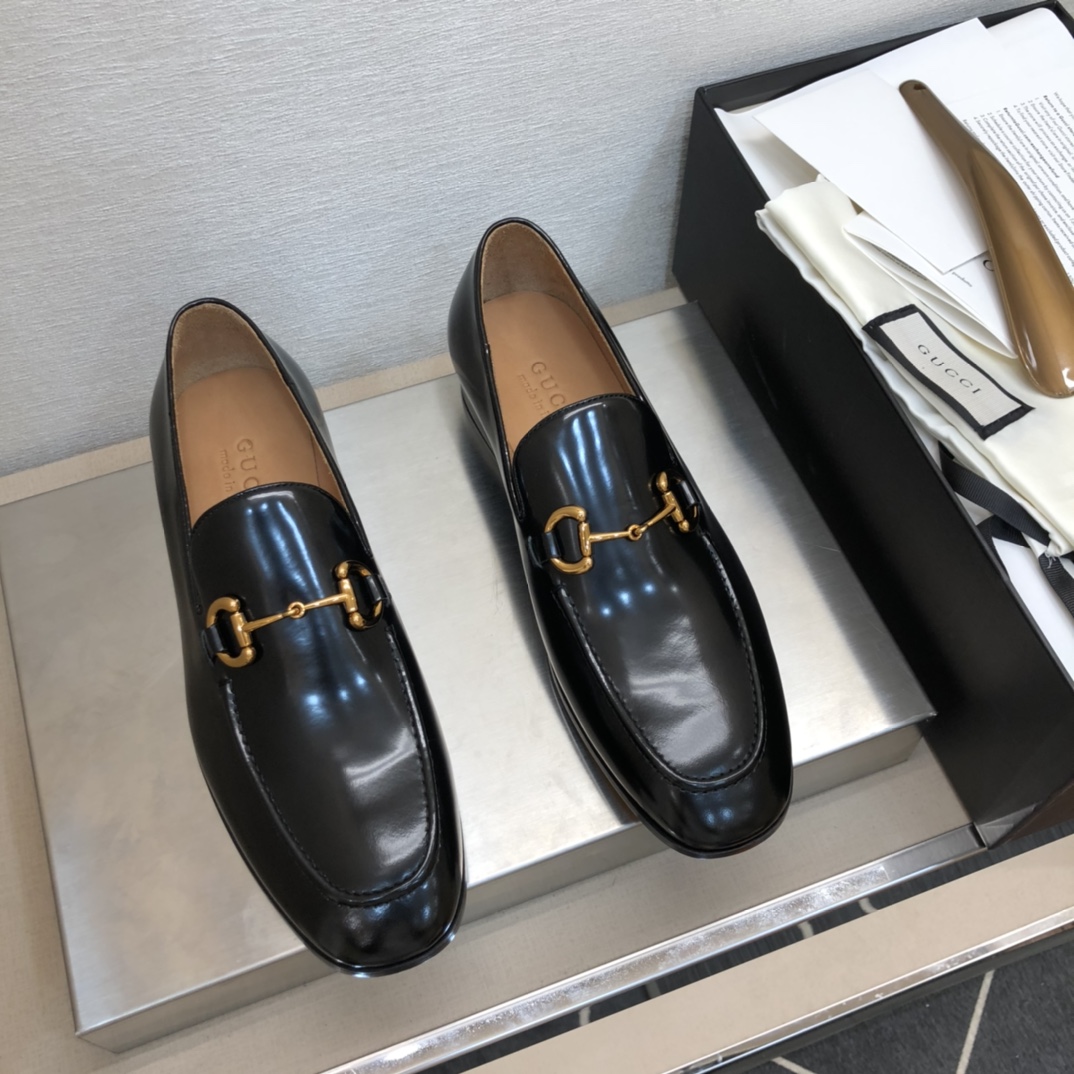 Gucci Heren Loafers - Luxe Zakelijke Schoenen van Kalfsleer - Handgemaakte Goodyear Constructie