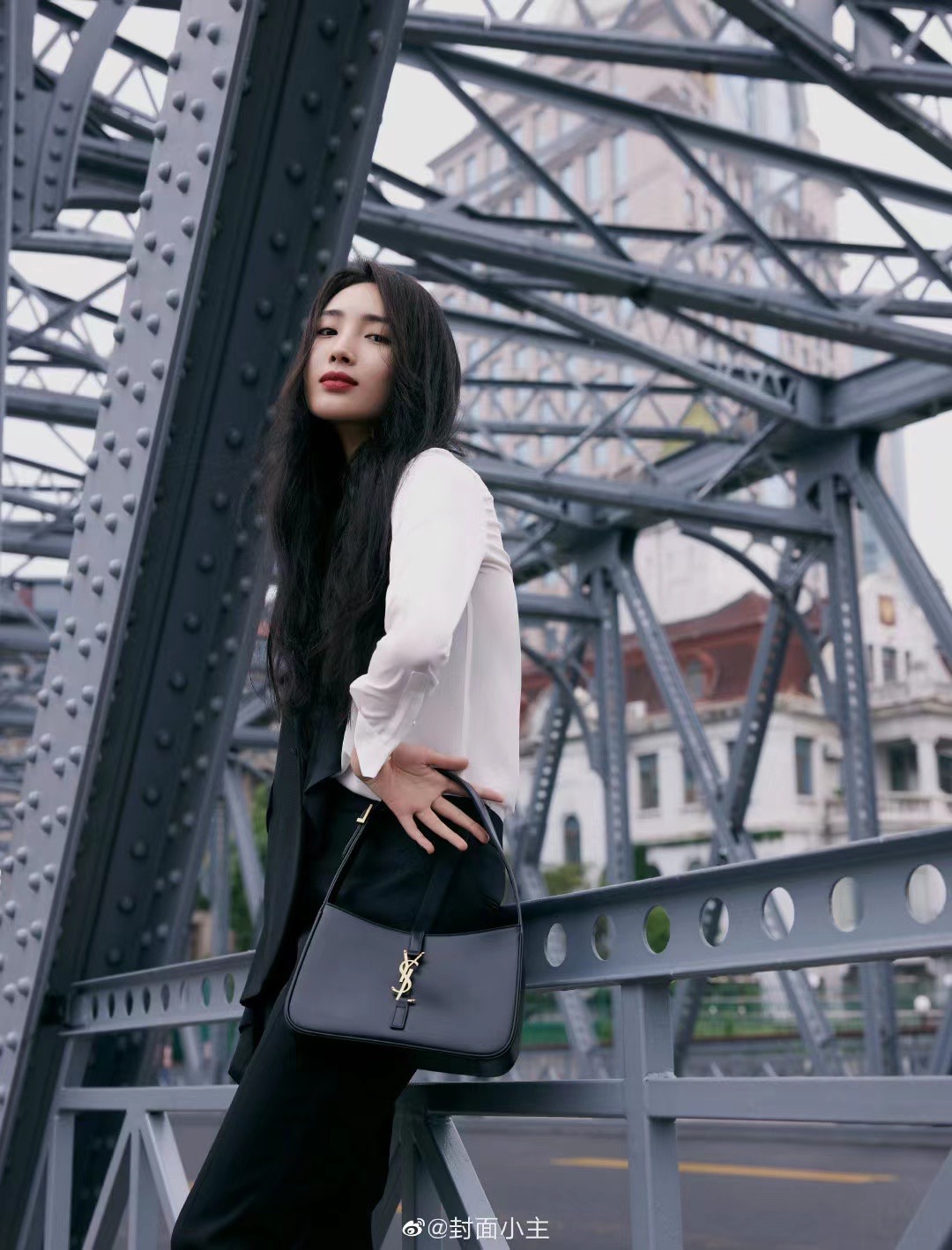 Saint laurent Ysl LE 5 À 7 平纹腋下包 657228黑色