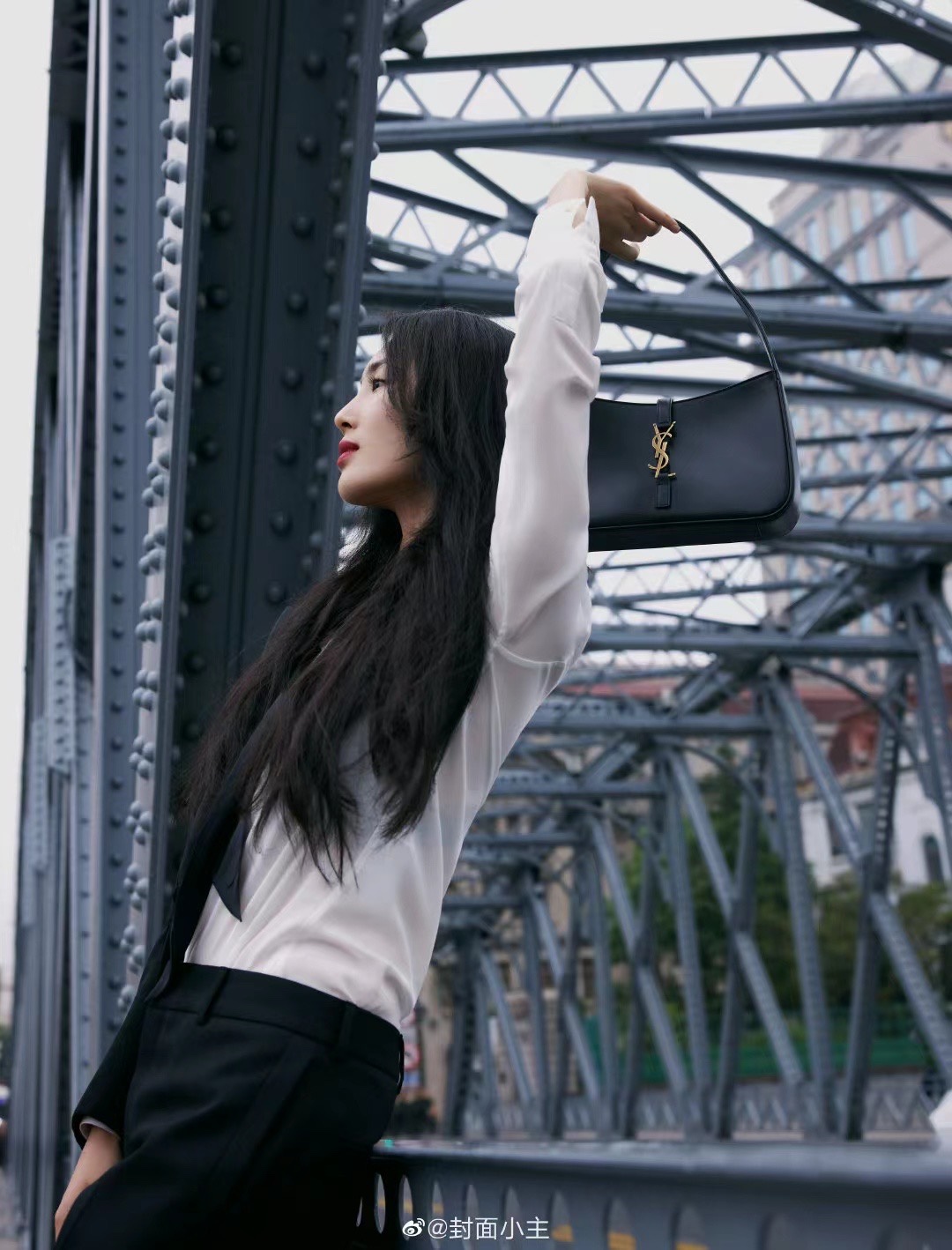 Saint laurent Ysl LE 5 À 7 平纹腋下包 657228黑色