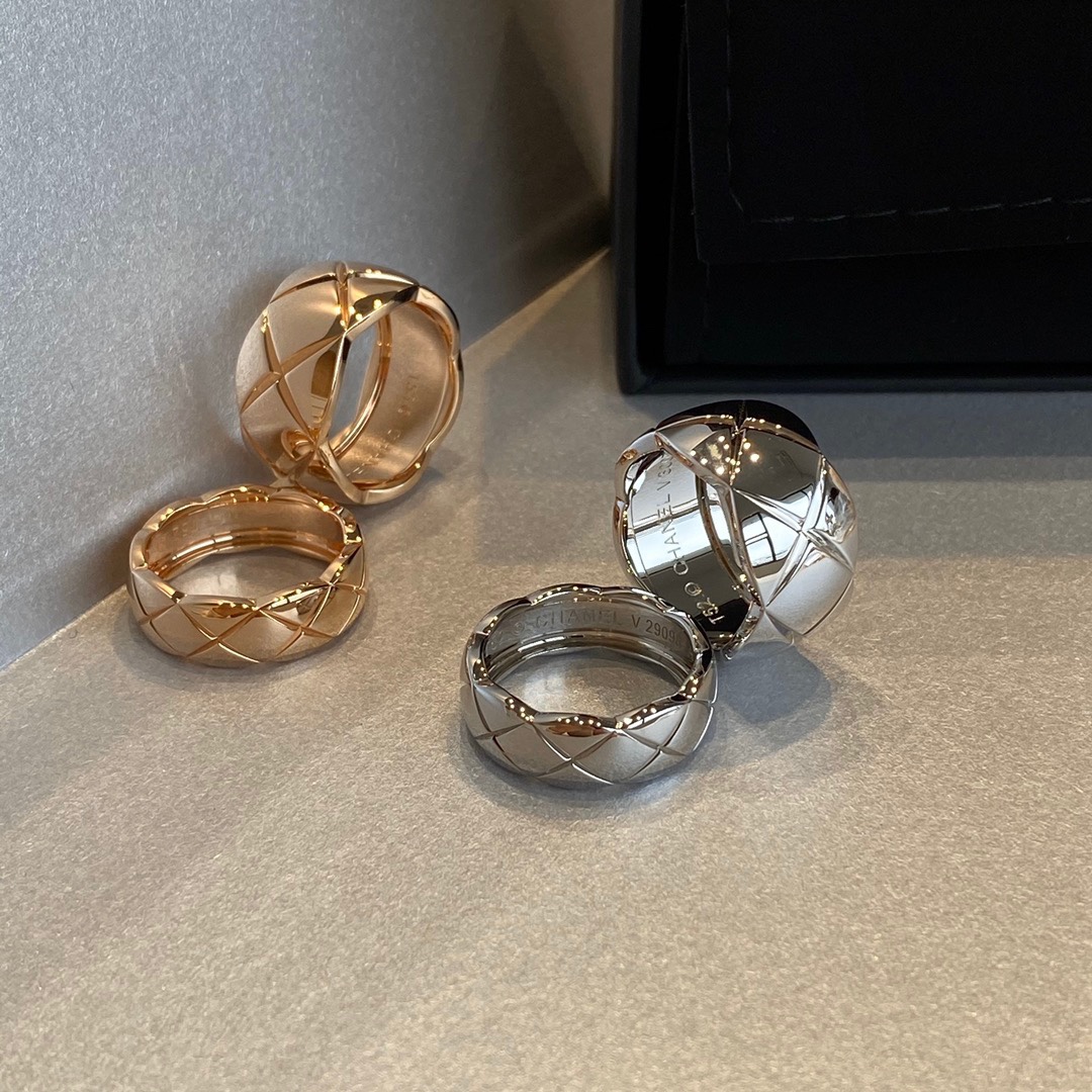NO:632735,Ch@nel Coco Crush diamond ring, medium and wide version, CNC process, exclusive V gold material, you can open the picture for detailed introduction, size 5-10, Hong Kong size, ring, Cartier high-end jewelry19860909Ch@nel Coco Crush菱格戒指 中宽、宽版 CNC 工艺过机 独家V金材质、可打开图片开详细介绍 size5-10 港码款,,ring,卡迪亚高端饰品,Jewelry