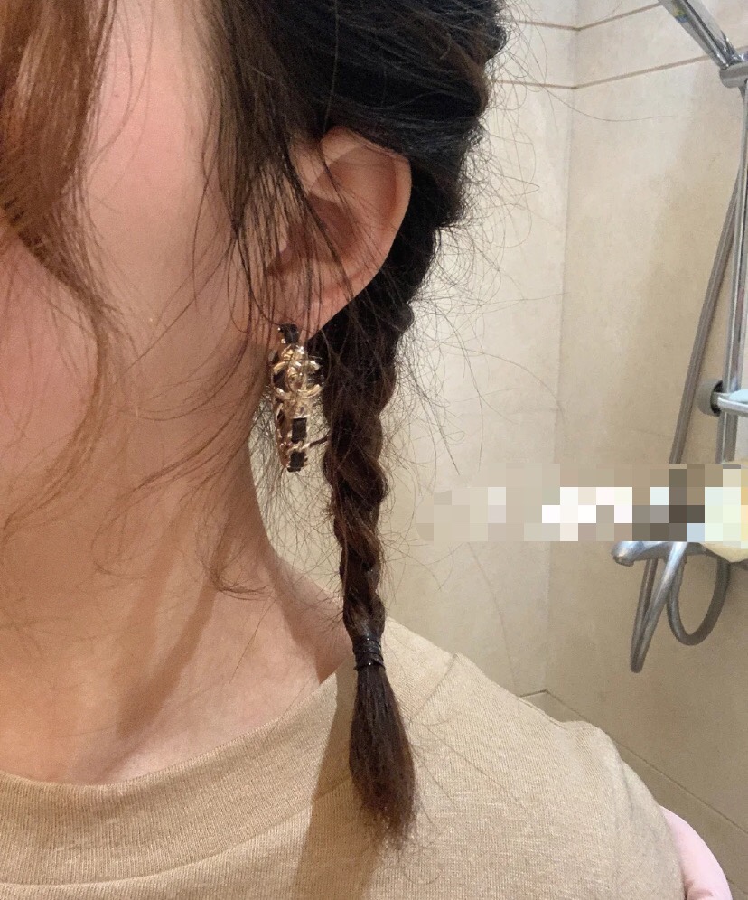 编号XED0308
小香家链条纹皮革耳钉  同款材质 925银针 高品质