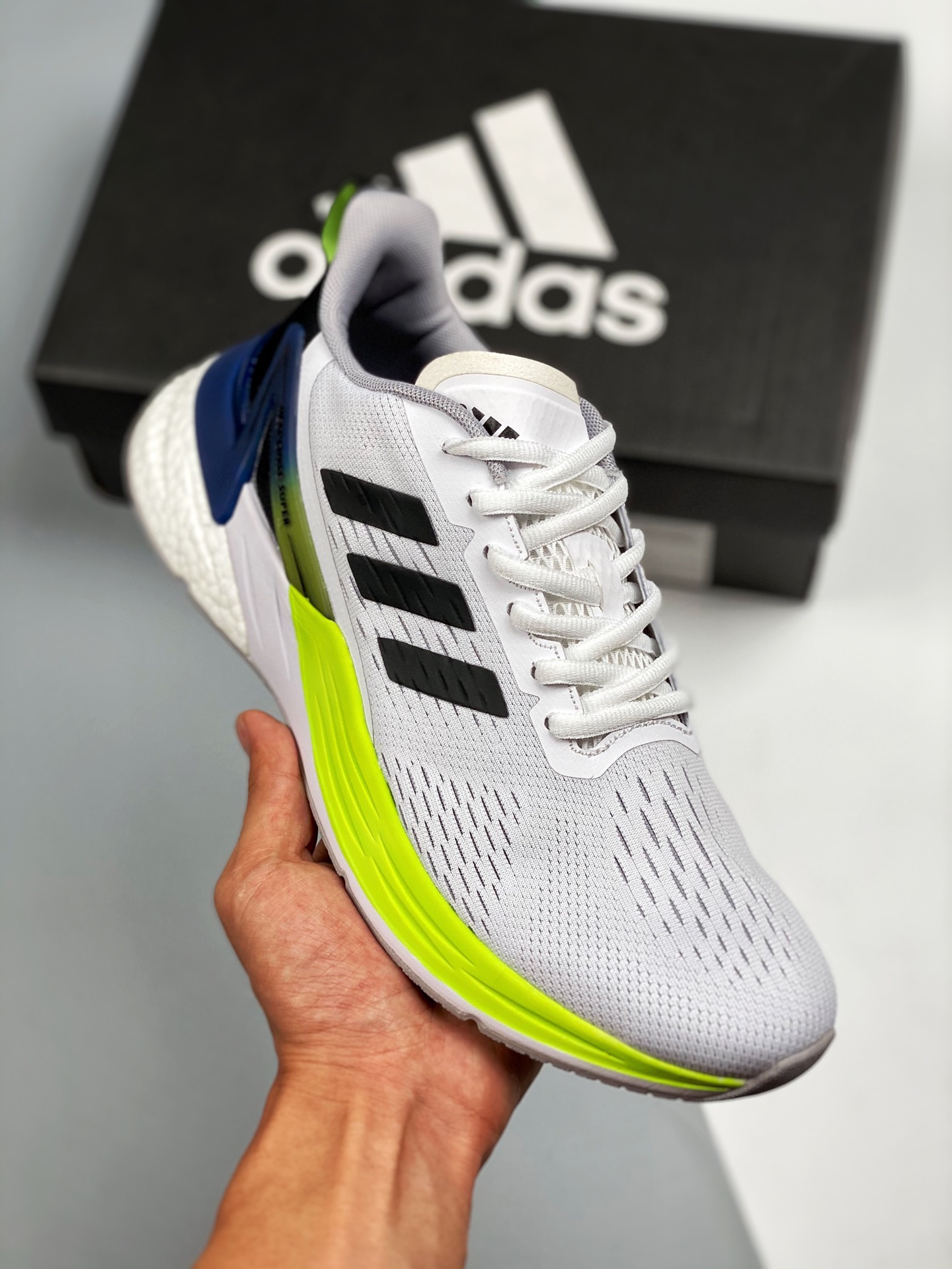 Adidas RESPONS SUPER Zapatillas de running de súper velocidad. El estilo principal es de malla transpirable. El talón i…