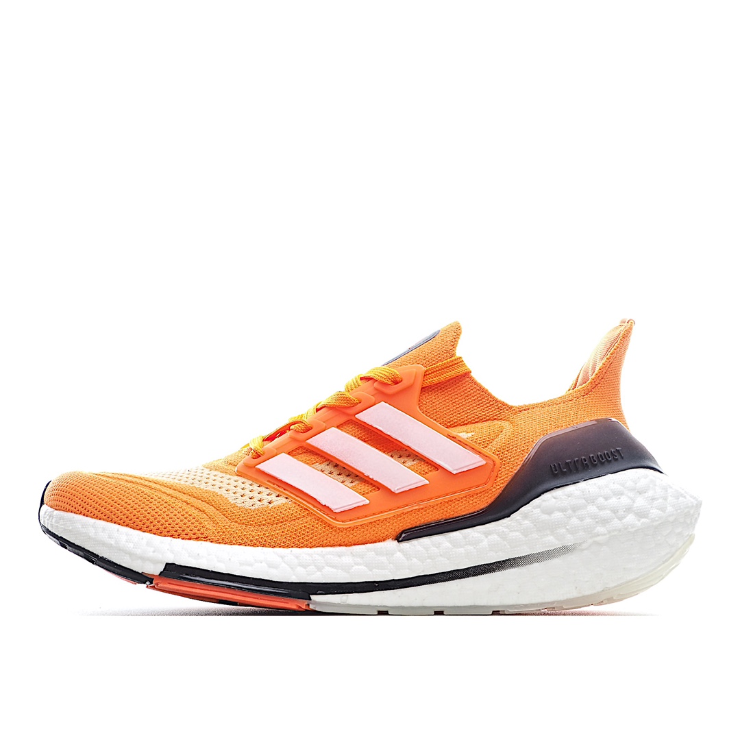 G5 纯原巴斯夫 阿迪达斯 Adidas UB7.0 爆米花跑鞋前凸后翘的adidas ultra boost 2021系列正式曝光，新一代的ulrtra boost 21在中底的部分添加了更多的boost材质面积，除了部分标志性的细节处外，这次更新的款式以前凸后翘的流线型呈现。中底的支撑片也变成了造型奇特的U型，鞋子设计十分有速度感。