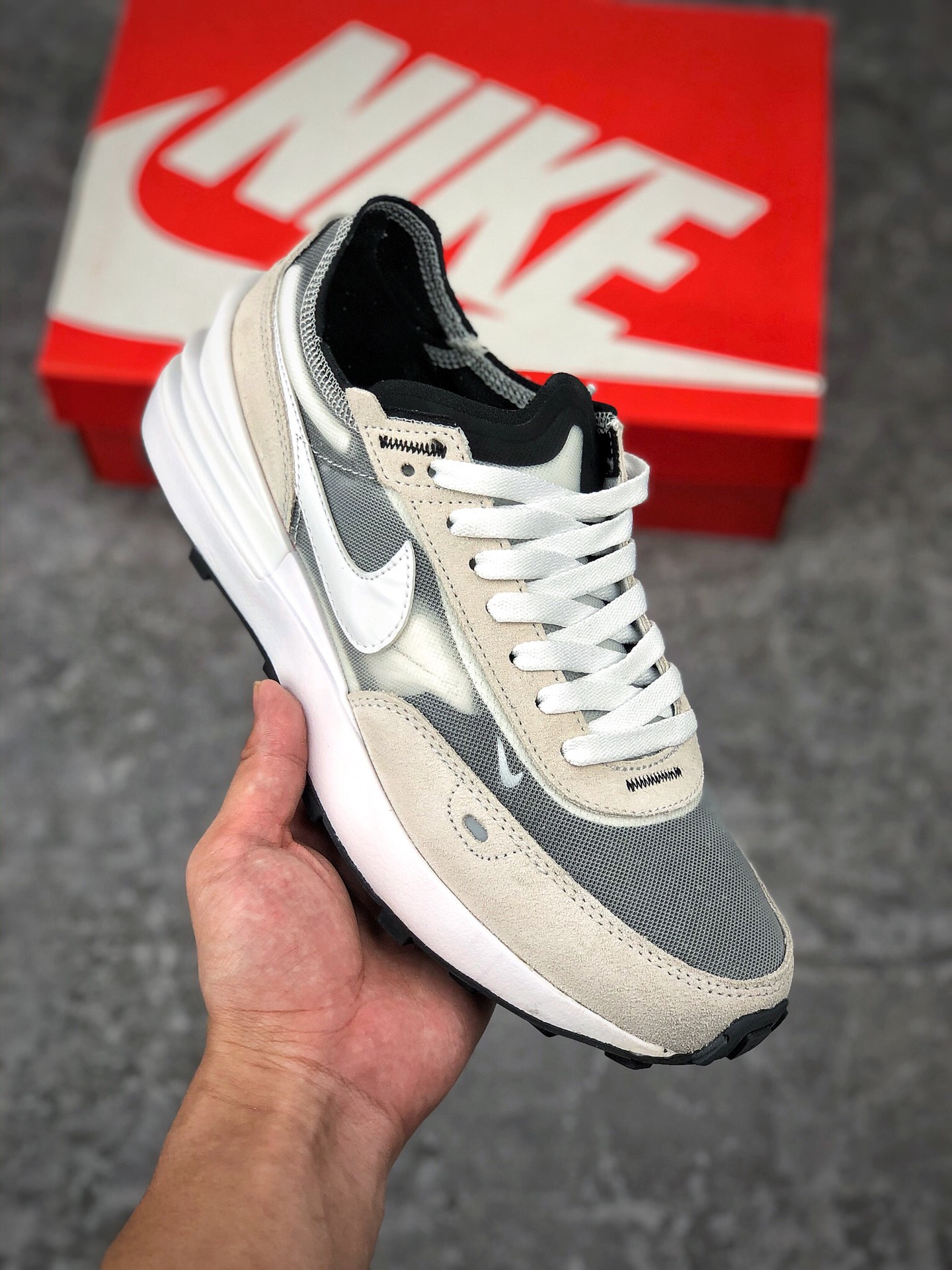  支持放店  
Nike Ldwaffle/ Sacai 
联名走秀款 网纱翻毛拼接 Swoosh跑步鞋 
货号：BV0073-301
#Top纯原 全方位细节鉴赏 
正确中底纸板钢印信息 原厂高弹鞋垫 
后段浅背 正确双鞋舌细节 包边 官方原装抽屉盒 包装纸
尺码：36 36.5 37 38 38.5 39 40 40.5 41 42 42.5 43 44 44.5 45 46