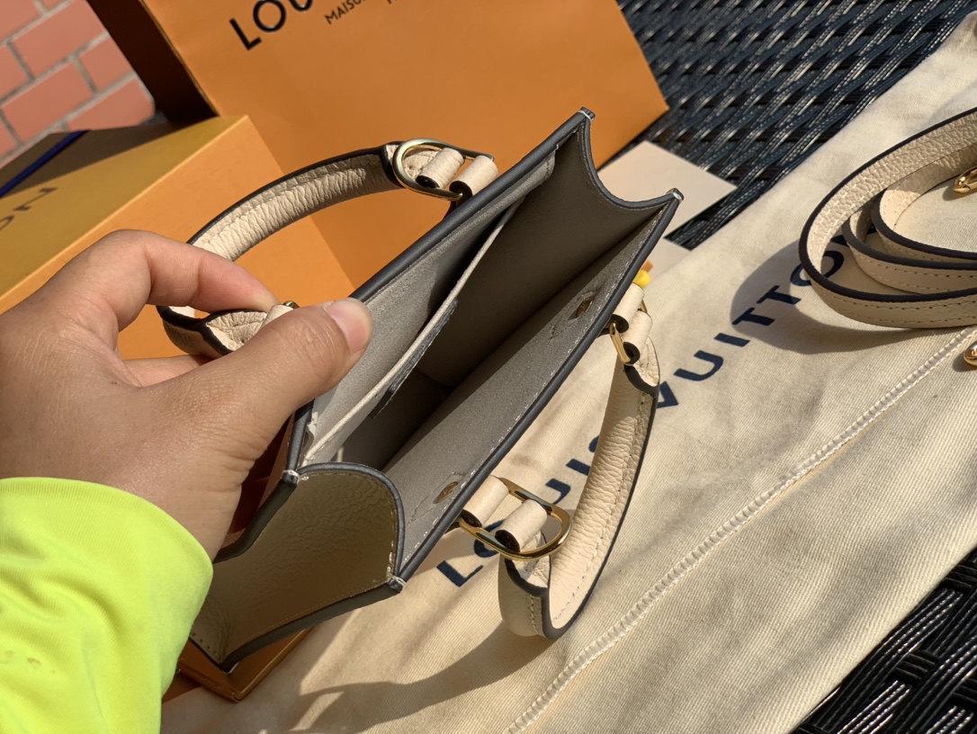 🌼 m80449尺寸14-17-5cm 2021年最新爆款🌼Petit Sac 🌼Plat M80449