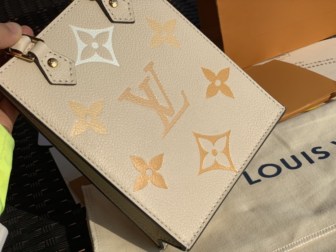 🌼 m80449尺寸14-17-5cm 2021年最新爆款🌼Petit Sac 🌼Plat M80449