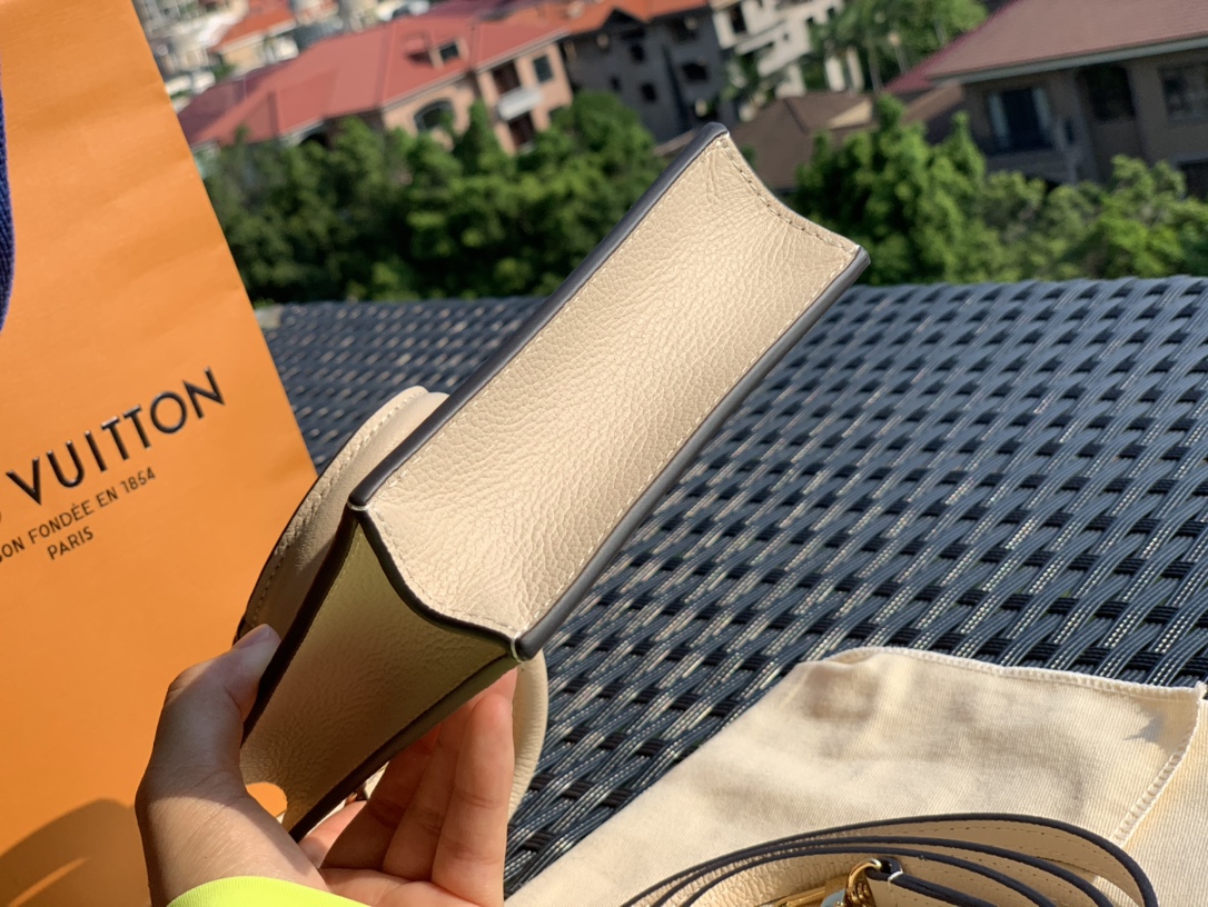 🌼 m80449尺寸14-17-5cm 2021年最新爆款🌼Petit Sac 🌼Plat M80449