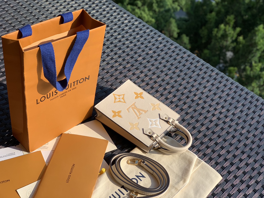 🌼 m80449尺寸14-17-5cm 2021年最新爆款🌼Petit Sac 🌼Plat M80449