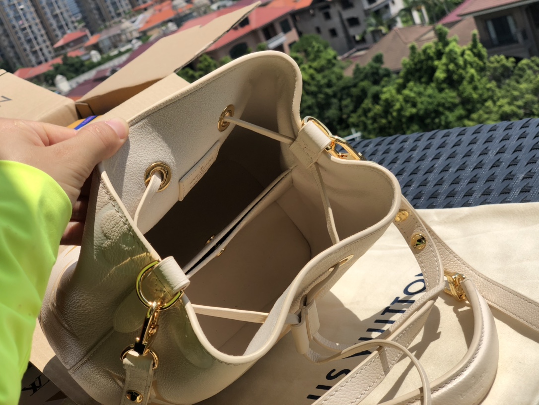 🌼m45716尺寸20-20-13cm 新款M45716 NéoNoé BB 水桶包香草黄到货。咱家主打