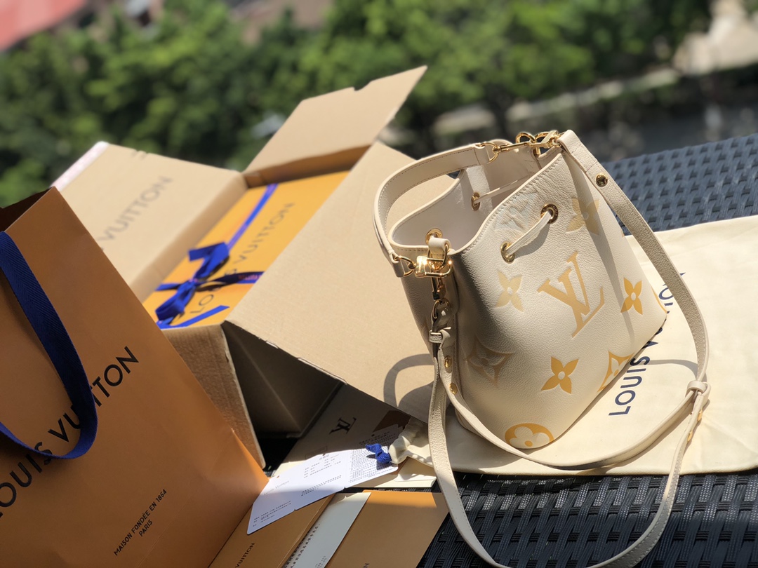 🌼m45716尺寸20-20-13cm 新款M45716 NéoNoé BB 水桶包香草黄到货。咱家主打