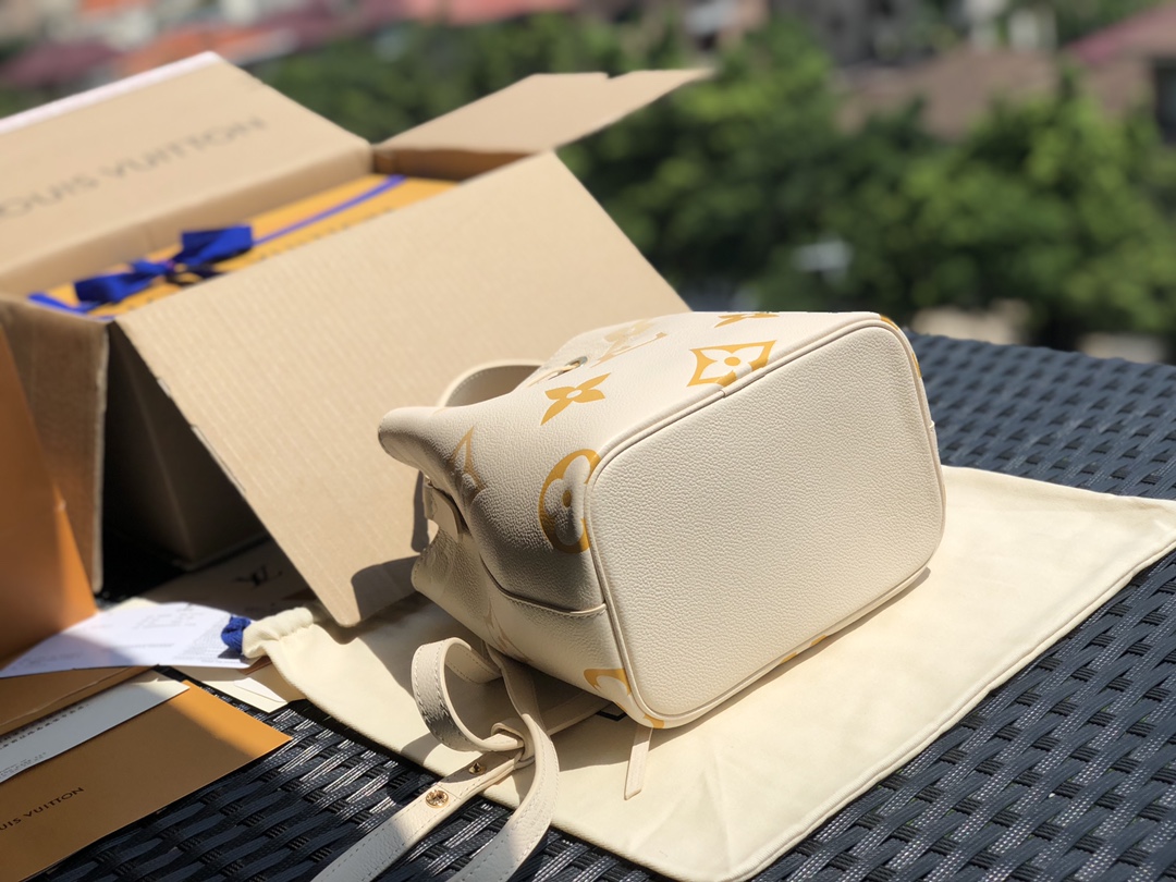 🌼m45716尺寸20-20-13cm 新款M45716 NéoNoé BB 水桶包香草黄到货。咱家主打