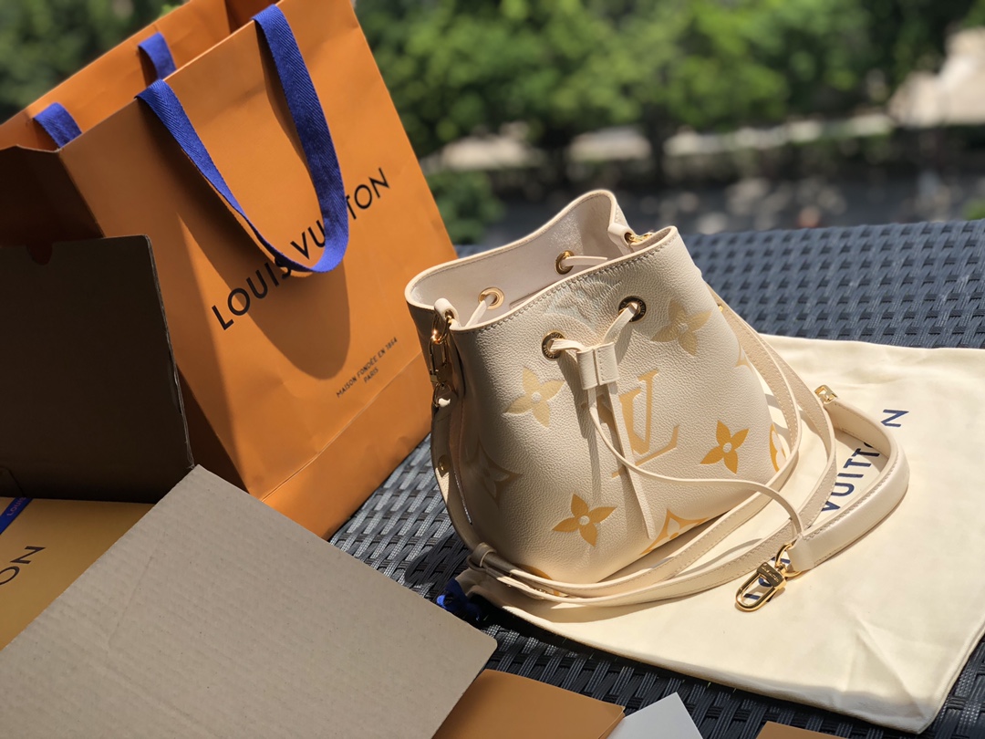 🌼m45716尺寸20-20-13cm 新款M45716 NéoNoé BB 水桶包香草黄到货。咱家主打