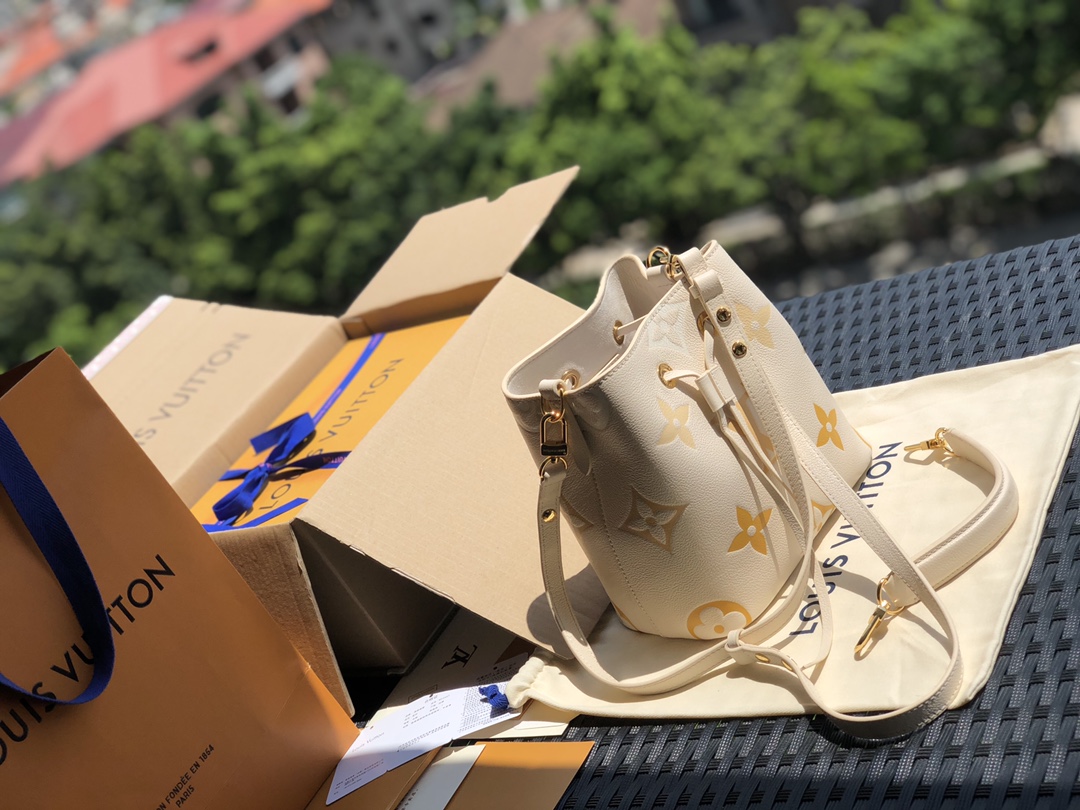 🌼m45716尺寸20-20-13cm 新款M45716 NéoNoé BB 水桶包香草黄到货。咱家主打