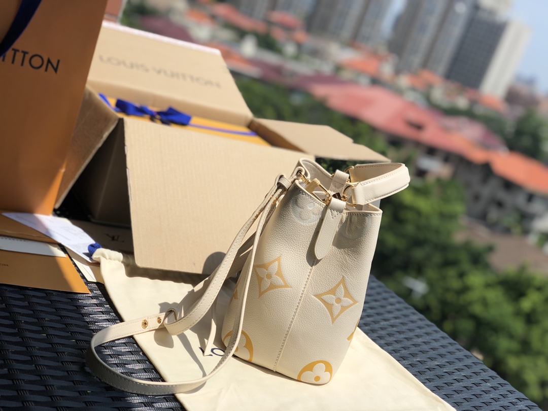 🌼m45716尺寸20-20-13cm 新款M45716 NéoNoé BB 水桶包香草黄到货。咱家主打