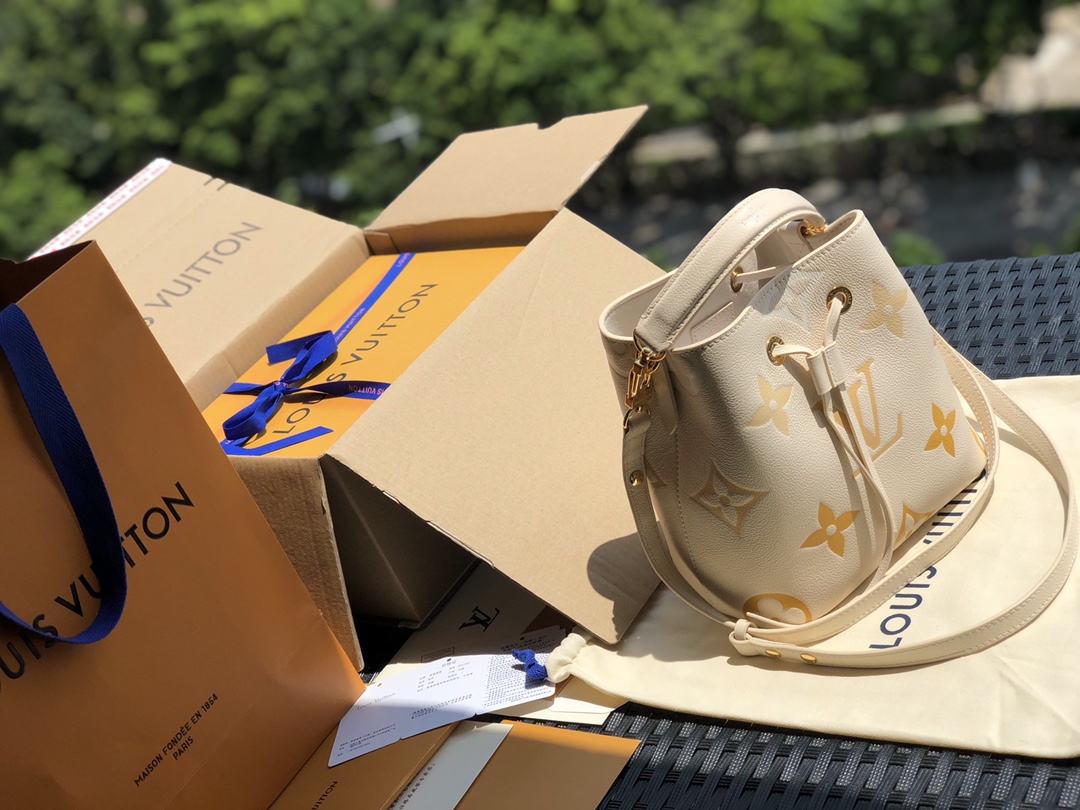 非市场普通货 进口皮料半钢五金m45716尺寸20-20-13cm 新款M45716 NéoNoé BB