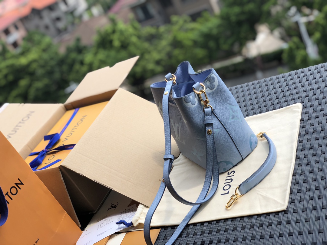 🌼m45709尺寸20-20-13cm 新款M45716 NéoNoé BB 水桶包夏日蓝到货。咱家主打