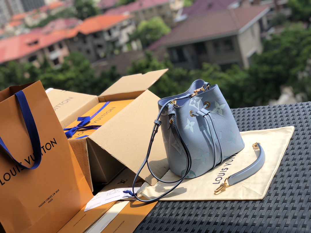 🌼m45709尺寸20-20-13cm 新款M45716 NéoNoé BB 水桶包夏日蓝到货。咱家主打