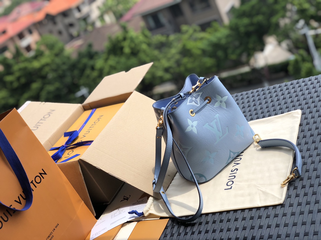 🌼m45709尺寸20-20-13cm 新款M45716 NéoNoé BB 水桶包夏日蓝到货。咱家主打