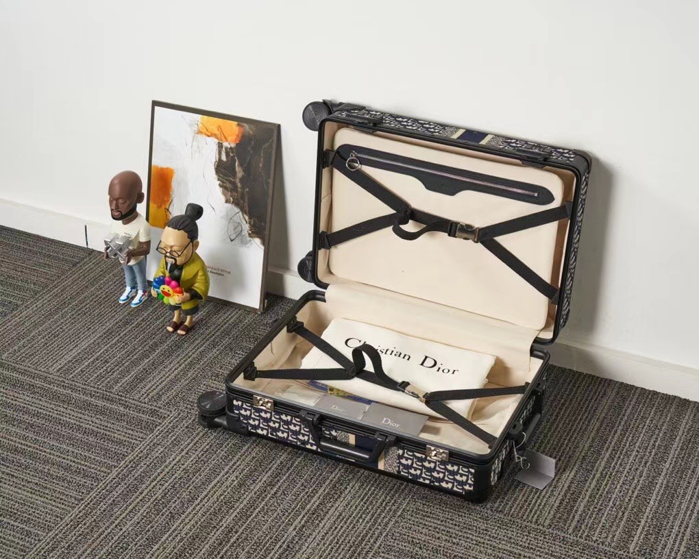 Dior Travel Box: Stylish, Generous, and Practical for Super-Massive Travelers - 图片 9