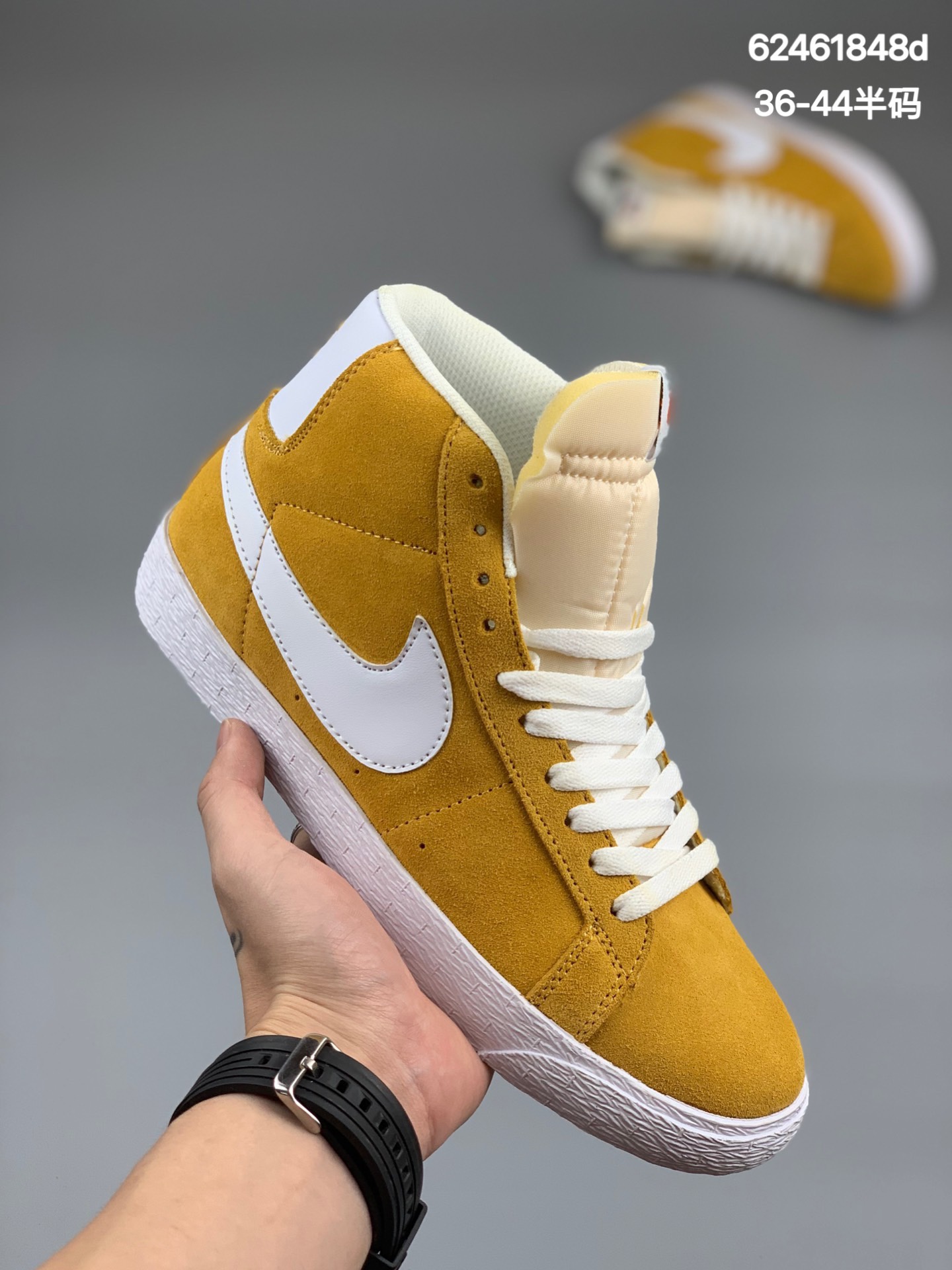 
耐克 Nike Blazer Mid ’77 SUEDE MIX经典开拓者高帮百搭休闲运动板鞋 864349 带半码 Nike Blazer通过配色和材质的变换，演绎出了无数的版本。眼前的新设计选用织物打造，呈现属于现代潮流的美感 ！
尺码:36-44半码
编码:62461848d