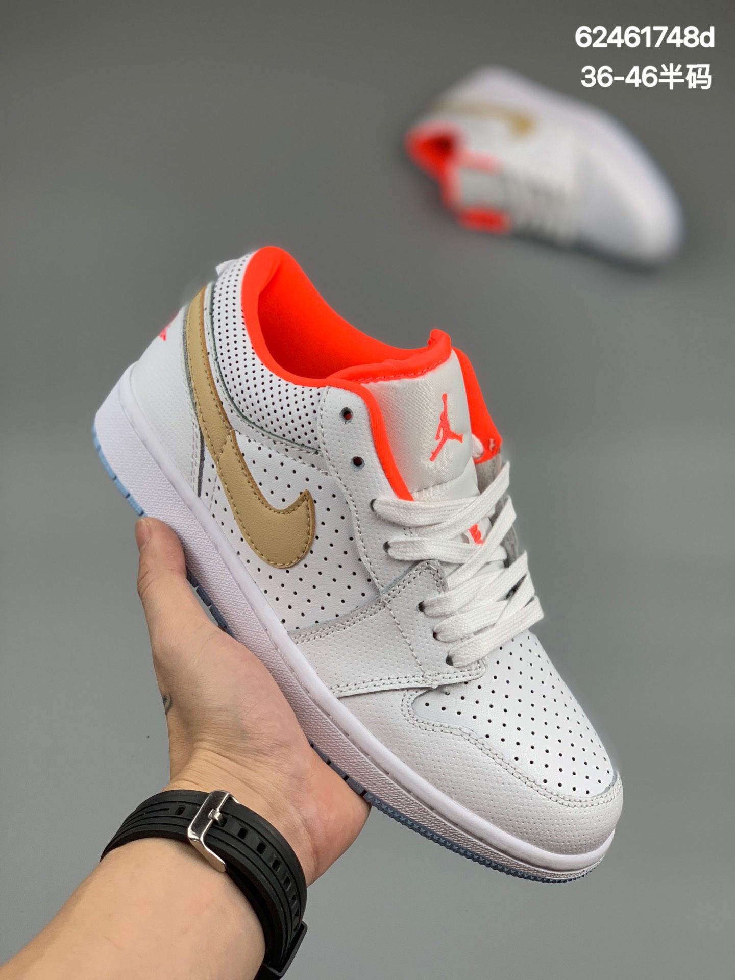 
性价比版本 Air Jordan 1 Low AJ1乔丹一代低帮经典复古文化休闲运动篮球鞋 
货号：553558 144 
尺码：36 36.5 37.5 38 38.5 39 40 40.5 41 42 42.5 43 44 45 46
编码:62461748d