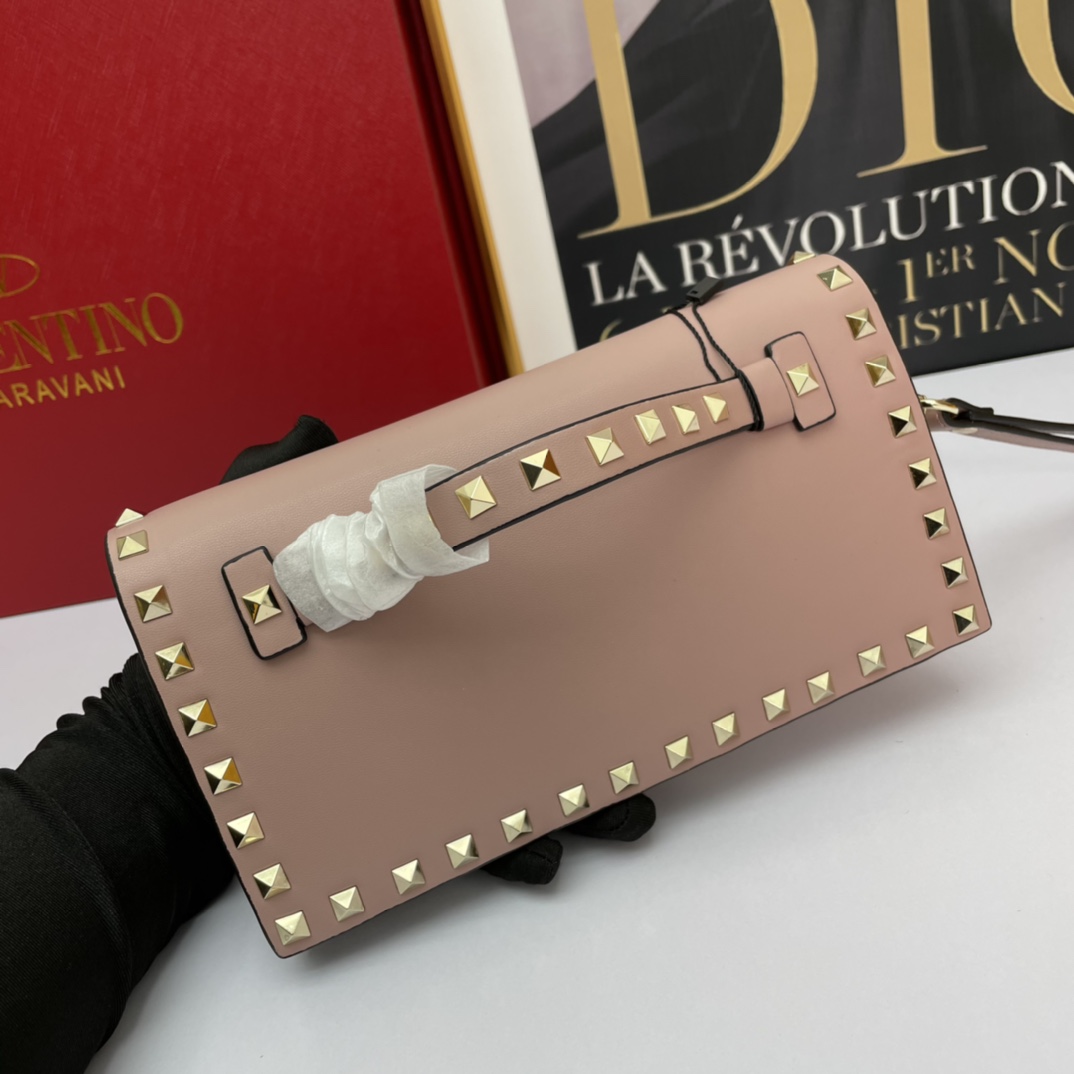 773#Vacation. 华伦天奴💥专柜经典款，常年好卖❤❤❤Valentino Rocksud 超火