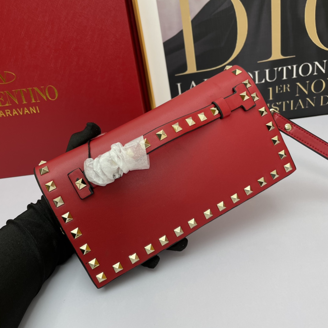 773#Vacation. 华伦天奴💥专柜经典款，常年好卖❤❤❤Valentino Rocksud 超火