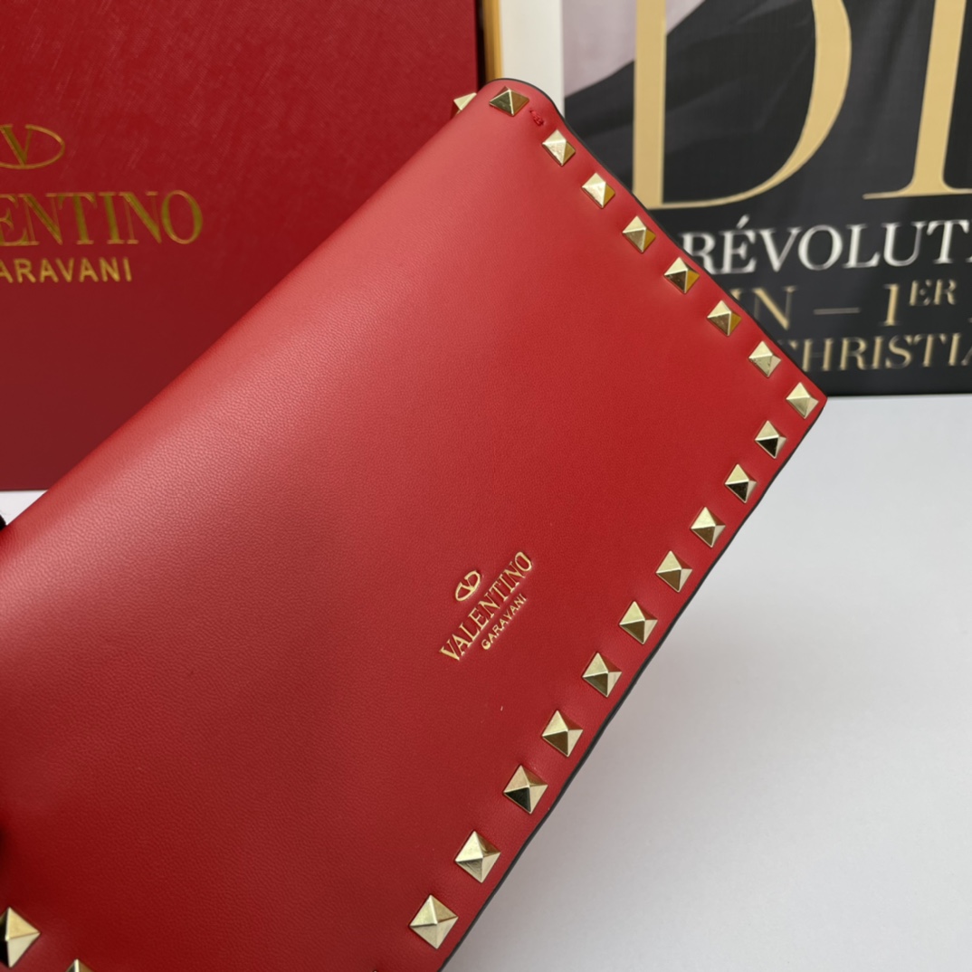 773#Vacation. 华伦天奴💥专柜经典款，常年好卖❤❤❤Valentino Rocksud 超火