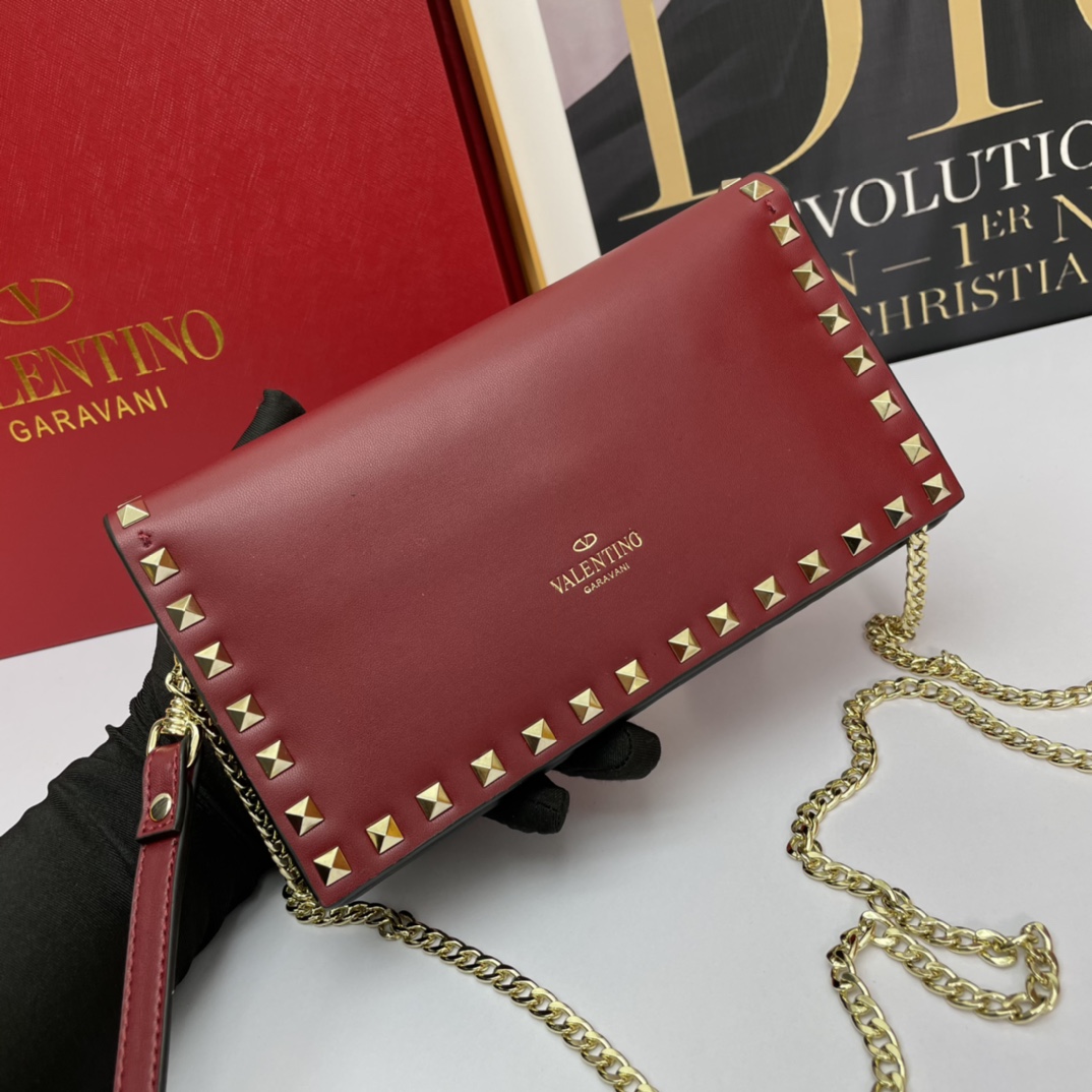 773#Vacation. 华伦天奴💥专柜经典款，常年好卖❤❤❤Valentino Rocksud 超火