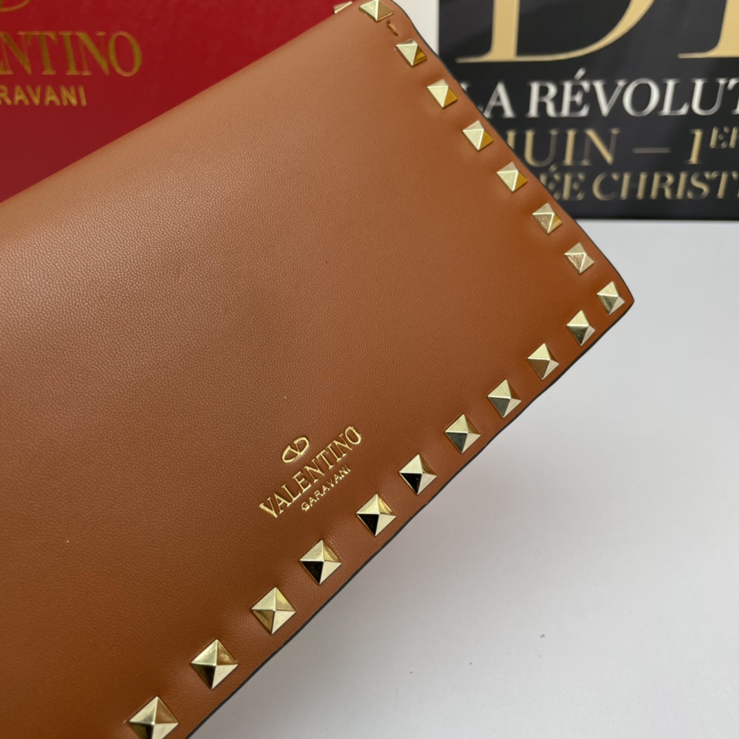 773#Vacation. 华伦天奴💥专柜经典款，常年好卖❤❤❤Valentino Rocksud 超火