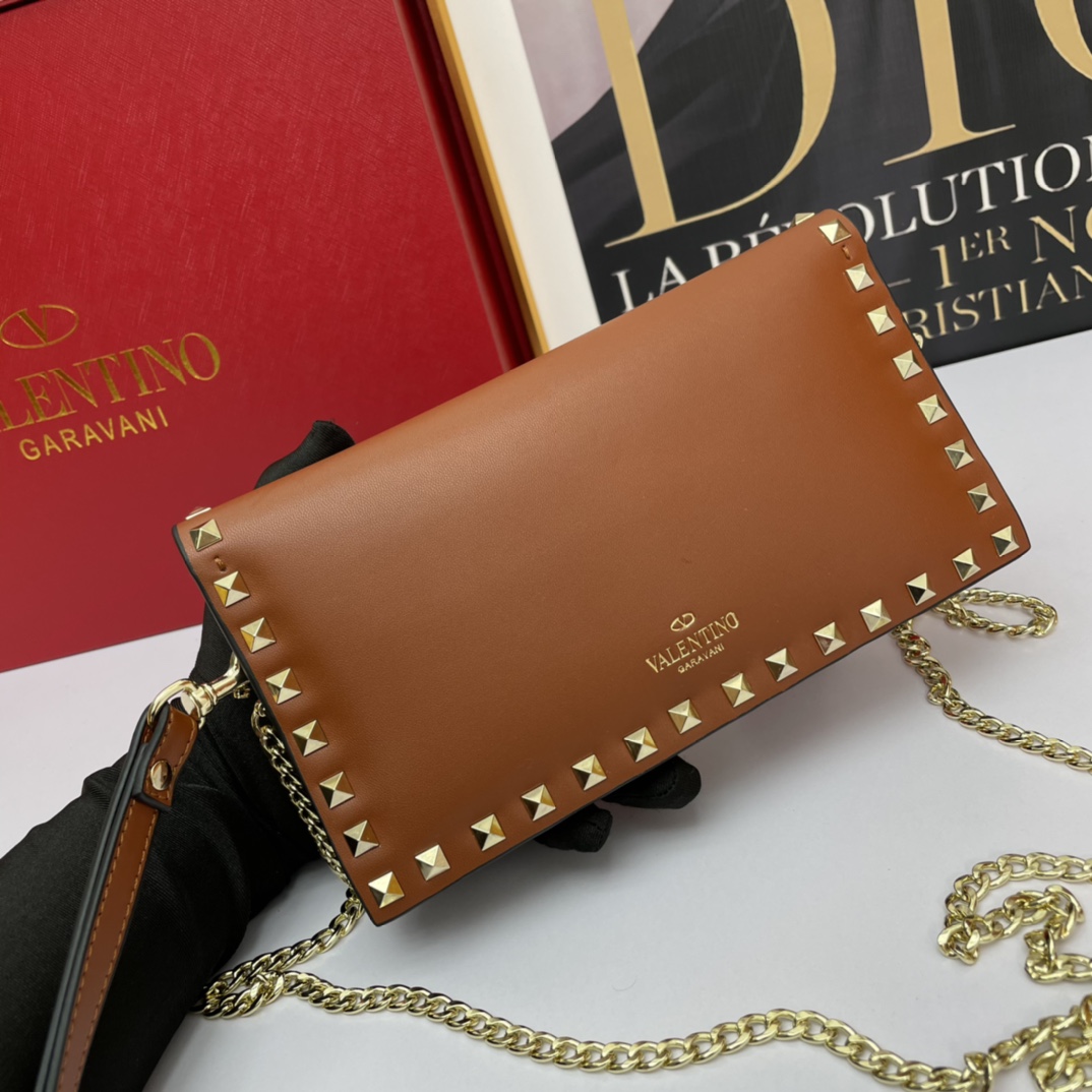 773#Vacation. 华伦天奴💥专柜经典款，常年好卖❤❤❤Valentino Rocksud 超火