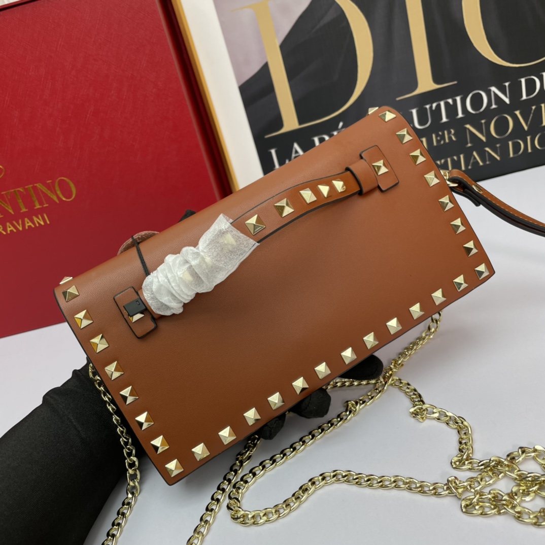 773#Vacation. 华伦天奴💥专柜经典款，常年好卖❤❤❤Valentino Rocksud 超火