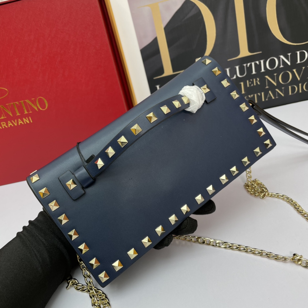 773#Vacation. 华伦天奴💥专柜经典款，常年好卖❤❤❤Valentino Rocksud 超火