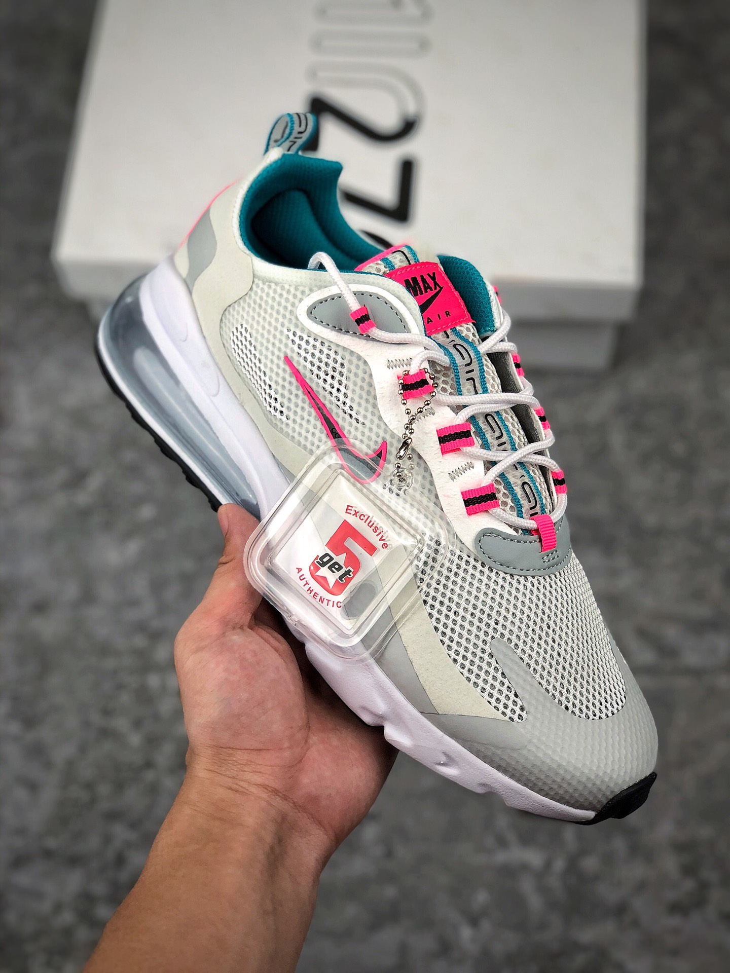  终端放货
纯原版本 耐克Nike Air Max 270 React  网面
瑞亚赛车系列后半掌气垫百搭运动慢跑鞋，270气垫系列 正确密织鞋面材质区别市面普通版本 独立私模回弹气垫大底 全新混合版本 打造动感视觉和舒适脚感的双重体验。
码数：36 36.5 37.5 38 38.5 39 40 40.5 41 42 42.5 43 44 45